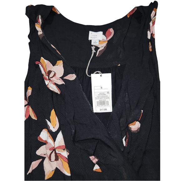 A New Day NWT Black Floral Sleeveless‎ Crossover Tank Top Size Small - Picture 6 of 7